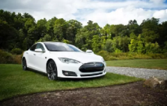 特斯拉馬斯克的思維方式和別人有什么不同呢？